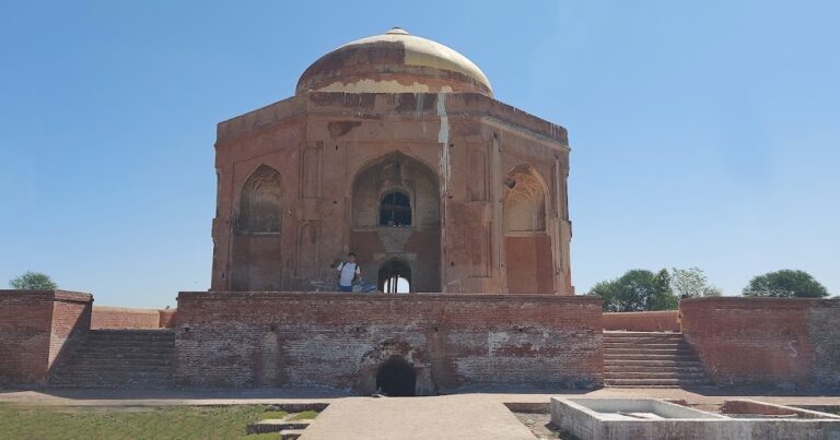 Mirza Sheikh Ali Tomb 768x403